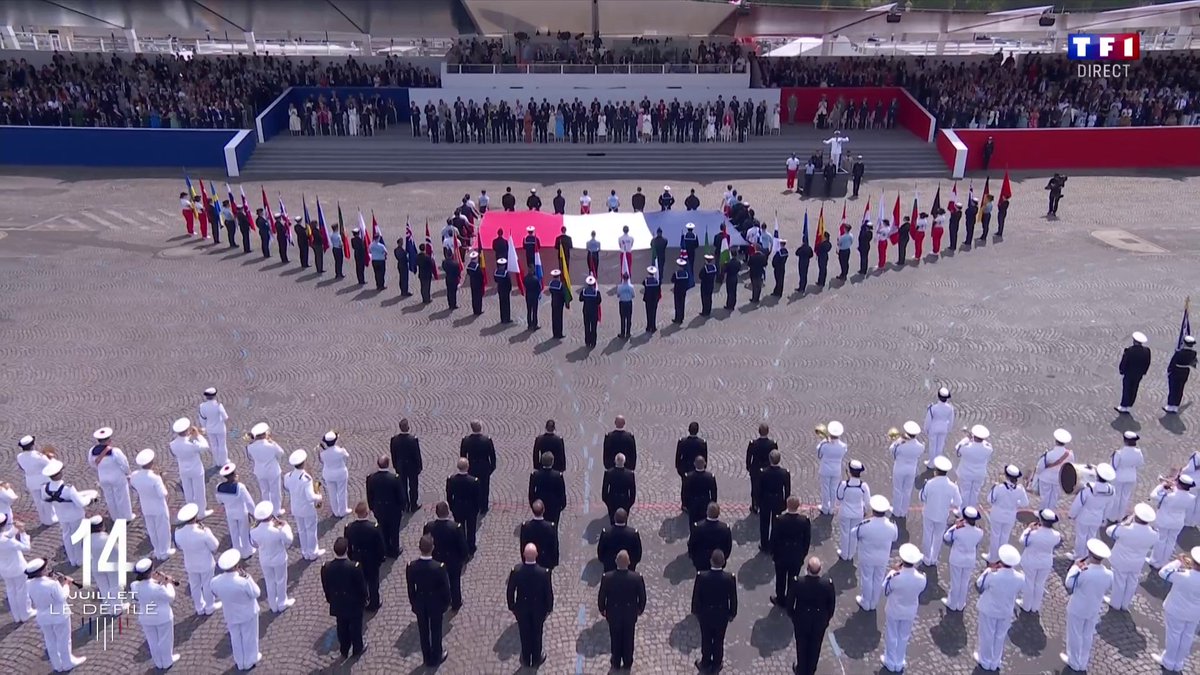 🇫🇷 La Marseillaise retentit sur les Champs-Élysées 📺 Suivez notre émission spéciale 14-juillet sur TF1