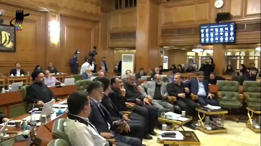 با توجه به شرایط کشور، پیشنهاد #رایگان شدن #بدون‌تبعیض حمل‌ونقل عمومی را در صحن شورا مطرح کردم و از ۲۱ رأی همکاران گرامی سپاسگزارم. ما به‌عنوان اعضای شورای شهر نباید میان مردم صف بندی کنیم. اگر قرار است حمل‌ونقل عمومی رایگان شود؛ این خدمت باید برای همه شهروندان؛ رایگان باشد.