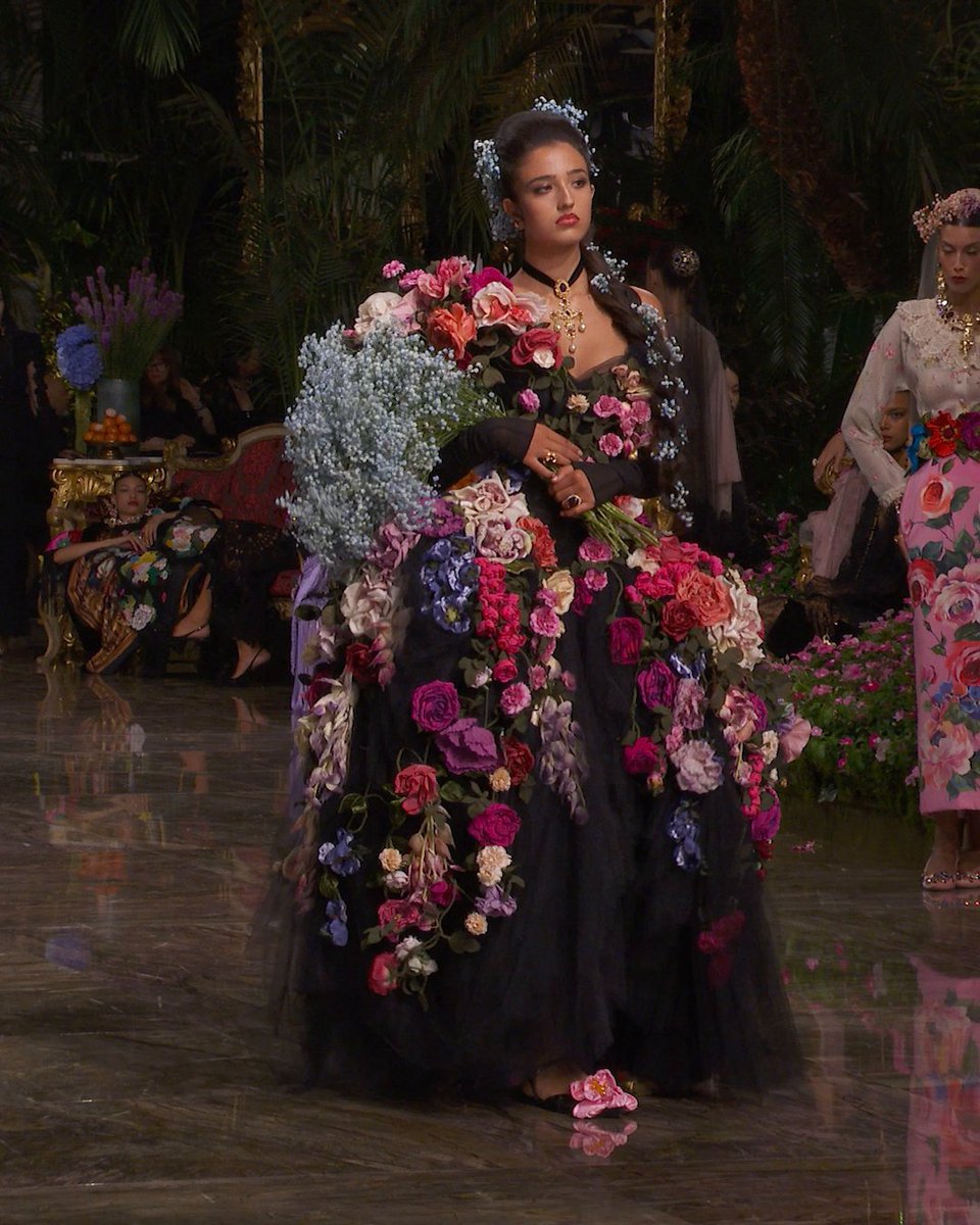 Within the carefully orchestrated dialogue of contrasts animating the Radicepura spaces, #DGAltaModa pieces stand out thanks to the accurate study of details, the #DGFattoAMano excellence and the #DolceGabbana artisanal charm. Rewatch the show at #MadeInItaly
