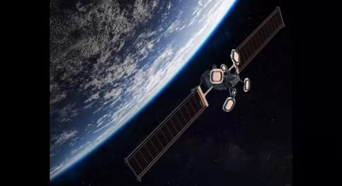 Německý 🇩🇪 Bundeswehr plánuje vybudovat vlastní satelitní konstelace. Ta má zahrnovat nejméně 1 000 družic 🛰️ pro průzkum a vojenskou komunikaci. Jednalo by se tak o jednu z největších sítí na světě. Hlavním důvodem je snaha omezit závislost na Spojených státech 🇺🇸. Výroba a vynesení pomocí nosných raket 🚀 má být zajištěno výhradně evropskými 🇪🇺 firmami. Dá se předpokládat, že tyto schopnosti budou sdíleny i v rámci evropského křídla NATO.