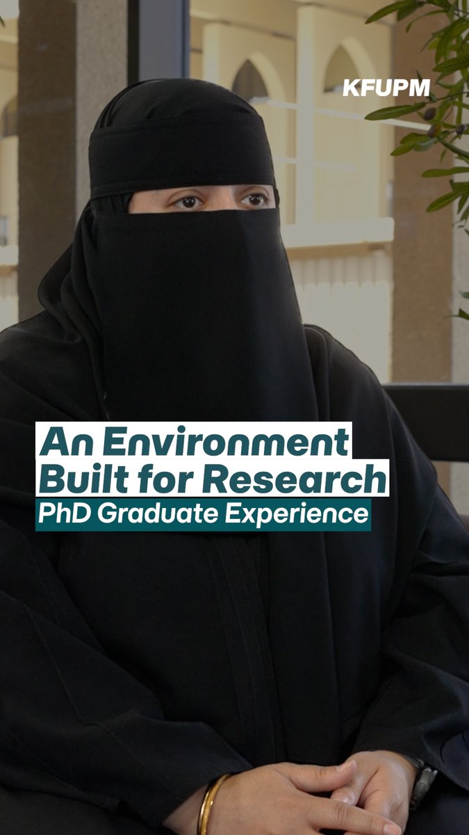 من طموح البحث إلى صناعة الأثر ✨ د. رباب التويجري، خريجة الدكتوراه في الرياضيات من #جامعة_الملك_فهد_للبترول_والمعادن وعضو هيئة تدريس في جامعة القصيم، تتحدث عن رحلتها في الجامعة والبيئة البحثية التي أسهمت في تشكيل مسيرتها الأكاديمية. #KFUPM