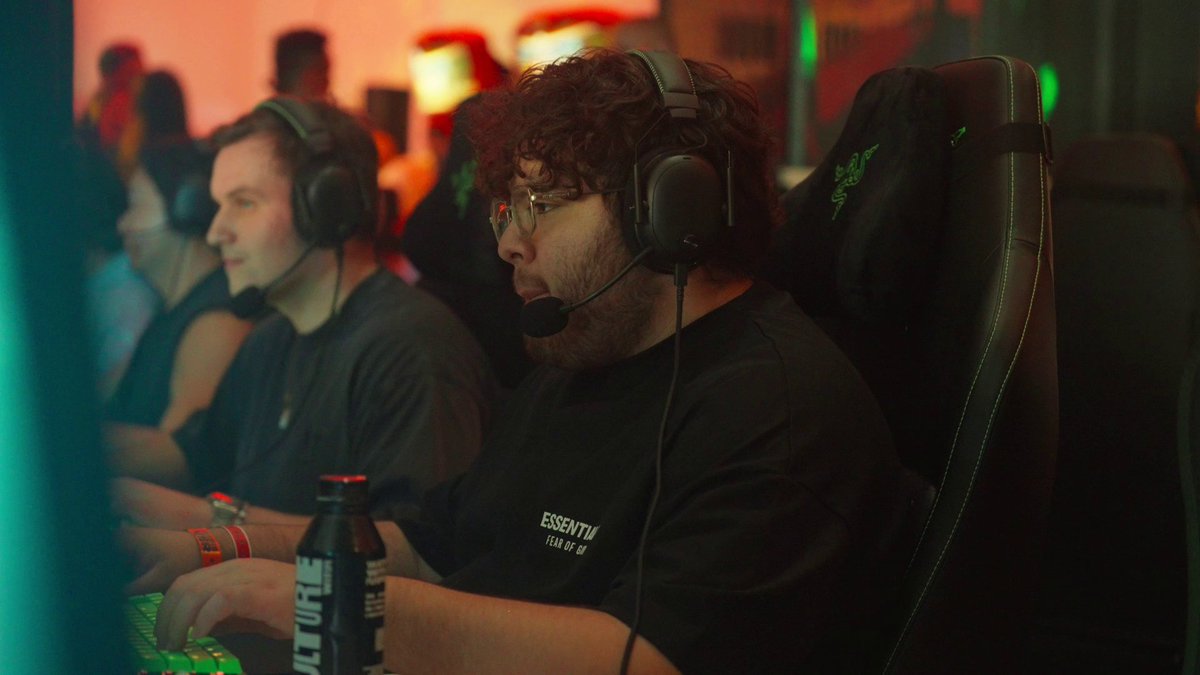 Every good LAN needs the right seat. At 100 Thieves’ Summer Block Party ’26, the Razer Iskur V2 NewGen gave fans a cooler way to stay locked in through heated matches and summer heat at the Razer LAN Pit. Take a closer look: