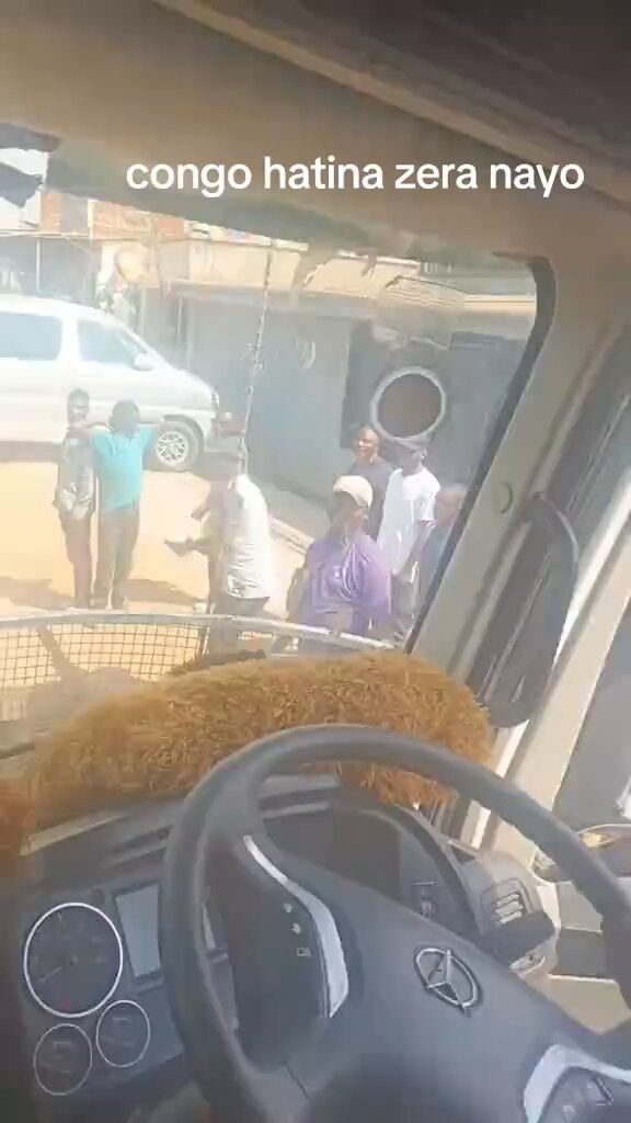 The people of DRC have started fixing their country. They have launched a campaign that no SA truck should pass through their territory. Below is a video of a South African truck being attacked in Kinshasa.