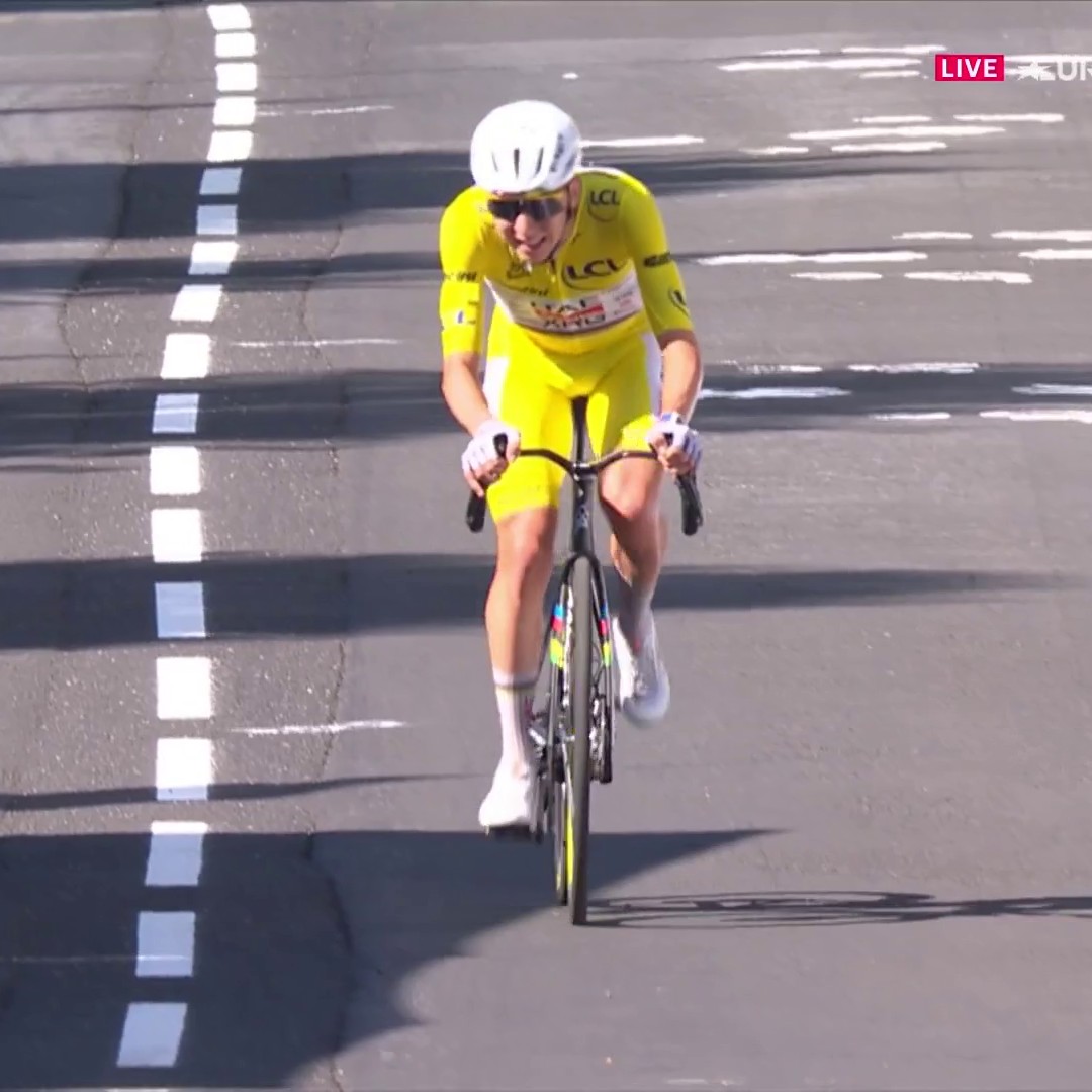 Tadej Pogacar encore en démonstration ! Le maillot jaune du Tour de France remporte la 10e étape en solitaire au Lioran, avec 32 secondes d'avance sur Remco Evenepoel et 34 sur Paul Seixas. Jonas Vingegaard, 7e à 44 secondes, perd de précieuses secondes #TDF2026 #LesRP