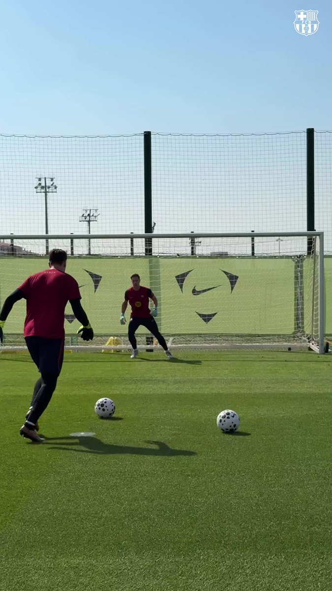 Our goalkeepers, putting in the work. 🧤