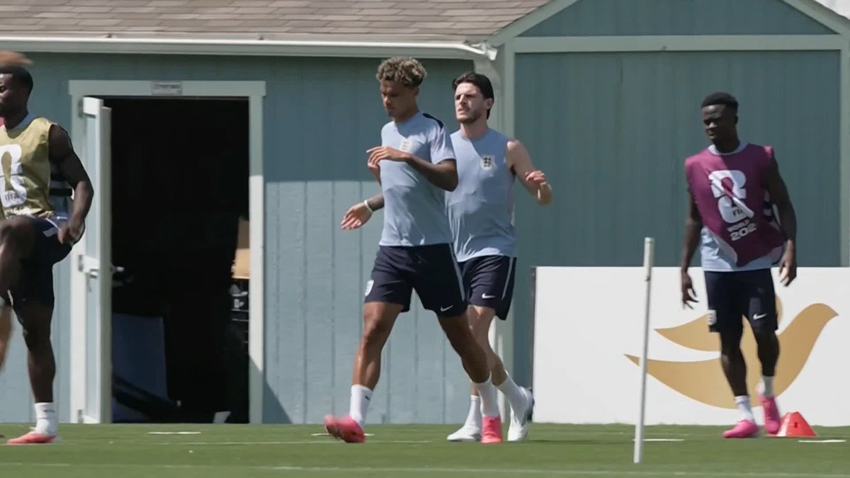 England are training for the final time before their World Cup semi-final with Argentina 🏴󠁧󠁢󠁥󠁮󠁧󠁿 Declan Rice is with the squad, who looks to have fully recovered from illness 💪