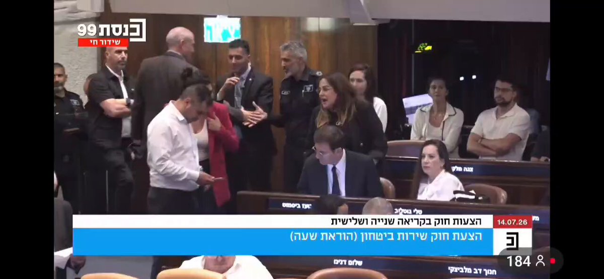 מאז ההצבעה ההיא על ההתנתקות שנתניהו הצביע בעד תכנית ההתנתקות יש לו טריק, בהצבעות על חוקים נפיצים הוא נעלם מהמליאה. מדוע, אתם שואלים? שתי סיבות פשוטות: 1. האחריות. הוא סבור כנראה שאנשים טיפשים ולא מבינים שאם כל הקואליציה שלו הצביעה בעד והוא לא נכח, זה לא אומר שזה לא באחריותו. ובכן, הוא רה"מ וגם כאן זה בהובלתו ובאחריותו. 2. הפריים. כשאתה לא בפריים קל יותר לטעון את ההפך: אני? אני הצבעתי בעד חוק שפוטר חרדים עריקים ממעצר?? מה פתאום! אני התנגדתי. תוכיחו שהייתי בעד. הנה אני לא נמצא. וככה, חברים וחברות, מסלפים את ההיסטוריה ביתר קלות.