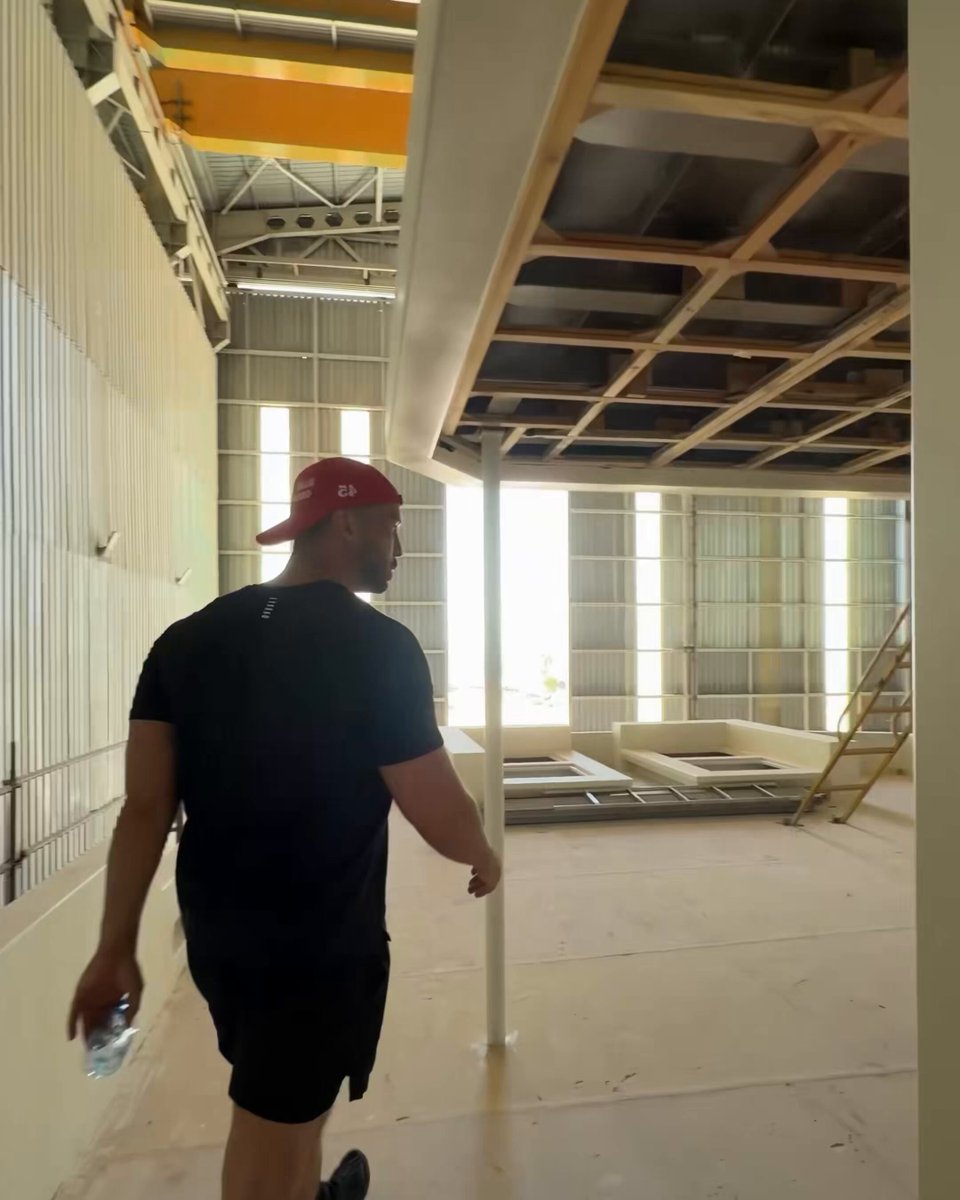 🚨 WATCH: Tristan Tate gives a full tour of his and Andrew’s $50 million dollar military yacht 🤑 2 Master bedrooms 2 Single bedrooms 2 dining areas, a pool, a gym and more