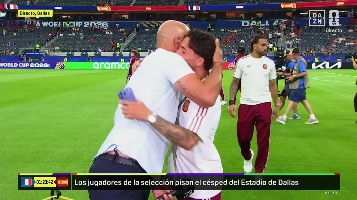 En la @sefutbol todos quieren saludar a Pepe Reina 🙌🏻🇪🇸 #DAZNMundial #FIFAWorldCup