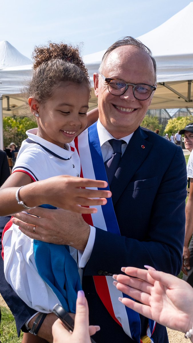 En ce jour de fête nationale et de nos Armées, je veux remercier toutes celles et tous ceux, jeunes ou moins jeunes, qui en leur for intérieur décident un jour de s’engager sur mer, sur terre ou dans les airs pour la défense de notre souveraineté et de notre liberté !