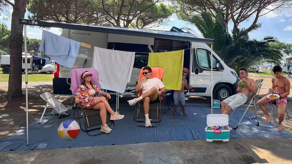 En Código MotoGP nos hemos ido de vacaciones y, lo más importante, ¡hemos conseguido que Jorge Lorenzo pise un camping! 😅🚐 Buen verano a todos, nos vemos en los chiringuitos🤟🏼 DAZN España
