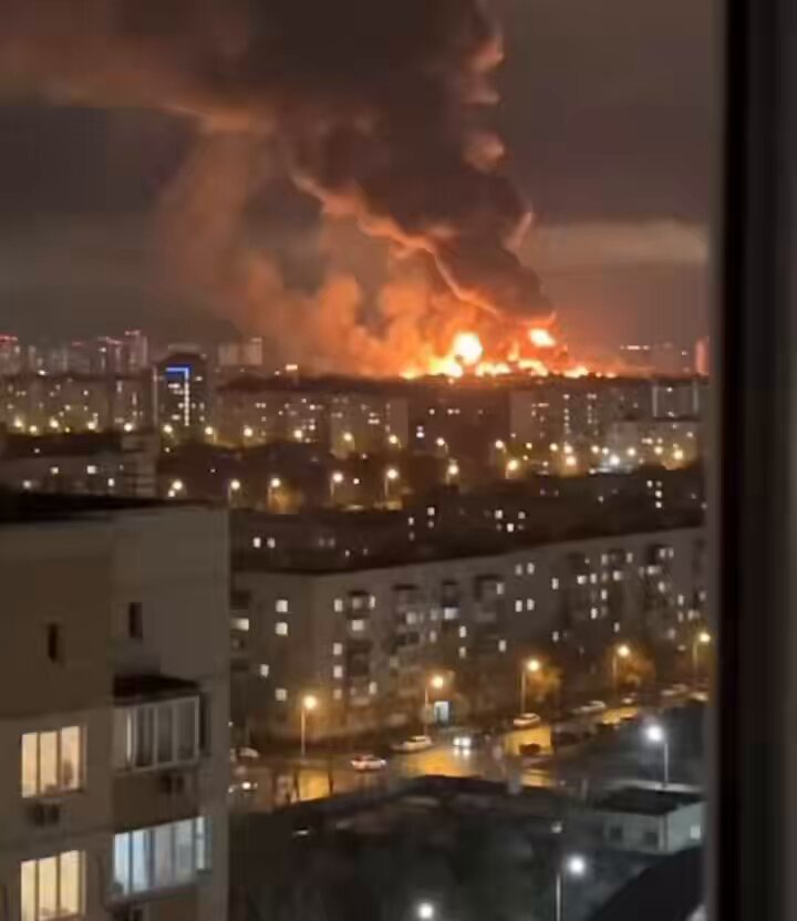 Благодаря мудрому руководству Путина, «Белые ночи» теперь и в Москве!🤣