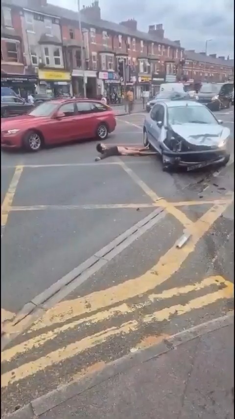 Let's check in on Manchester, UK and see how it's going 🤨 Exactly as you'd expect with all the enrichment over the past couple decades. Deport accordingly... #CityLife #enrichment #Manchester #3rdWorld #WTF #FAFO #uk #england #diversity #urban #crash