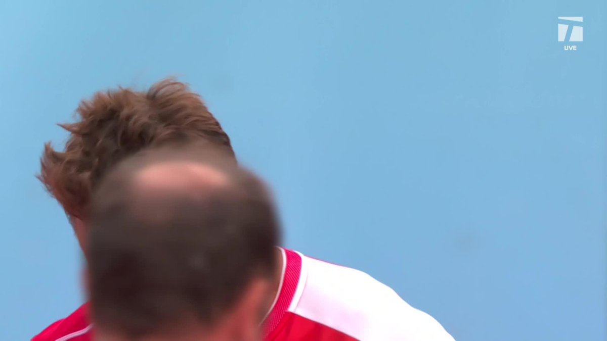 A present for Wawrinka from the home crowd 🎁⛷️ He exits the Swiss Open Gstaad for the final time 🇨🇭