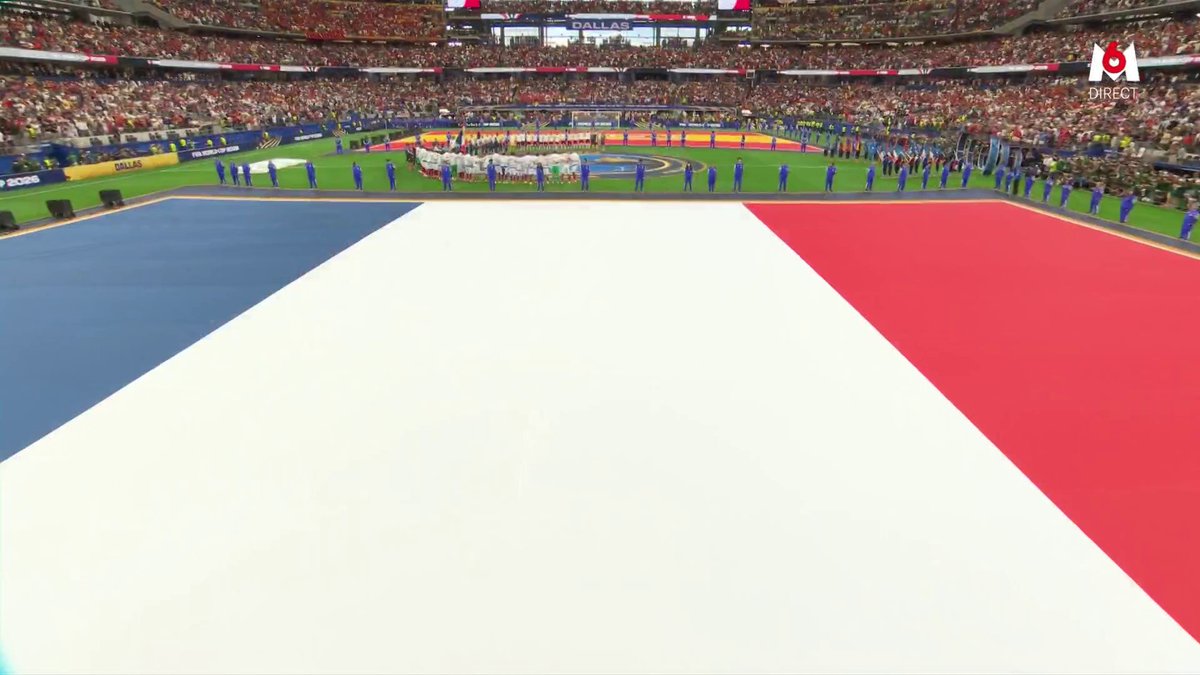 La Marseillaise résonne à Dallas. 🇫🇷 Les Bleus sont prêts à livrer bataille pour une place en finale ! Suivez le match sur M6 et M6+ : #CDM2026 #FIFAWorldCup #FRAESP