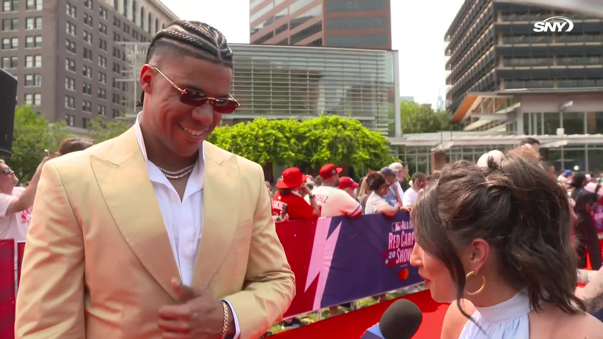Juan Soto talks with Michelle Margaux about his outfit for the red carpet