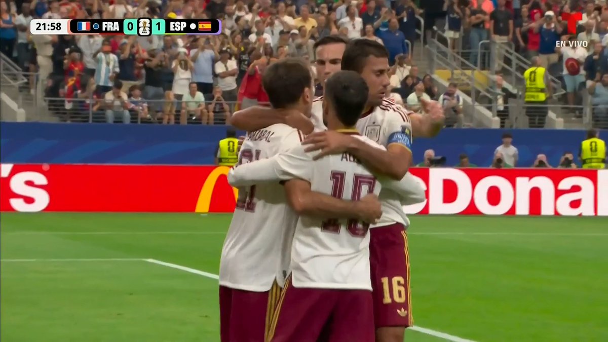¡¡¡GOOOOOOL DE ESPAÑA!!! ¡¡¡OYARZABAL MARCA DE PENAL!!! Mikel marca de buena forma la pena máxima, vence a Maignan y pone a La Roja 1-0 arriba sobre Francia.