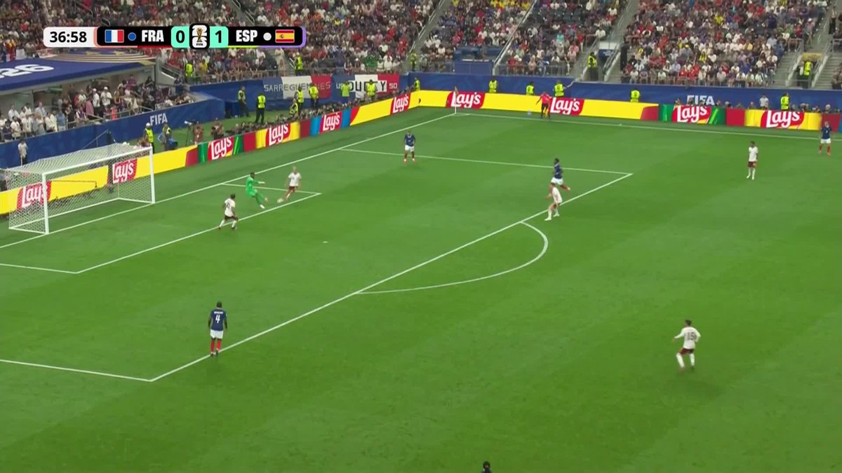 I thought Yamal was going to shoot with his right foot😭