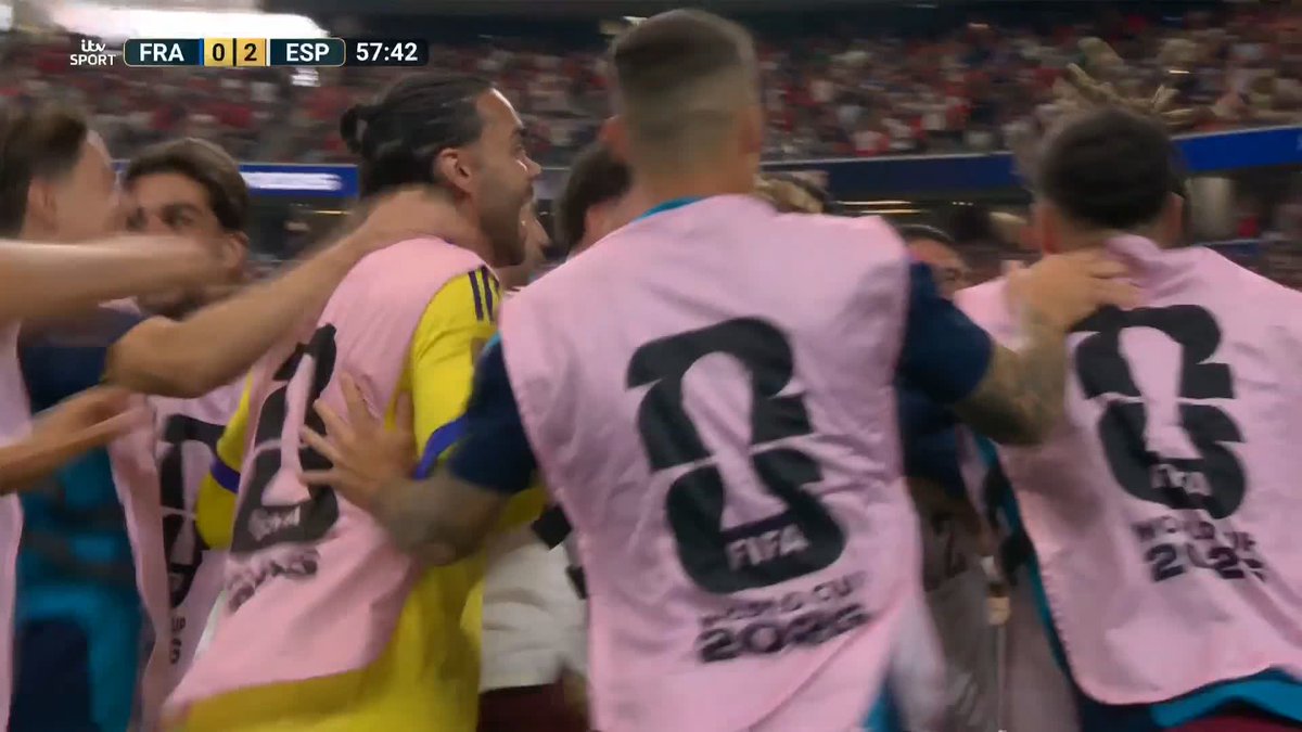 INCREDIBLE 🔥 Spain one-two their way through the France defense and Pedro Porro doubles his country's lead...