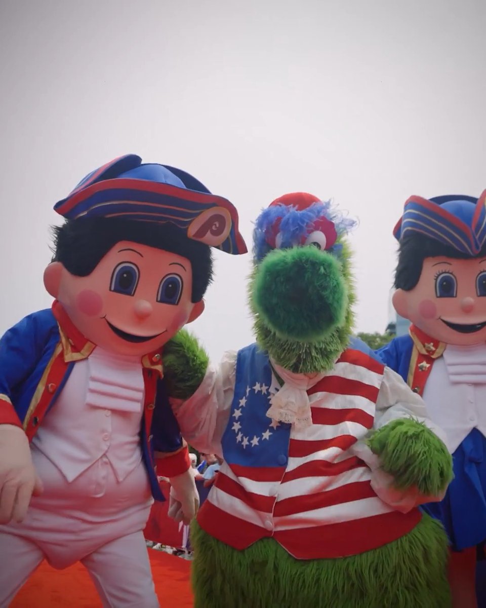 The Phillie Phanatic STUNS on the #AllStarGame red carpet