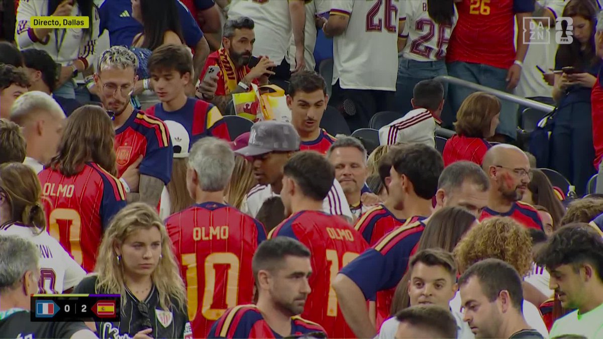 Lamine Yamal, cojeando después del recital de faltas recibidas ante Francia 😞 #DAZNMundial