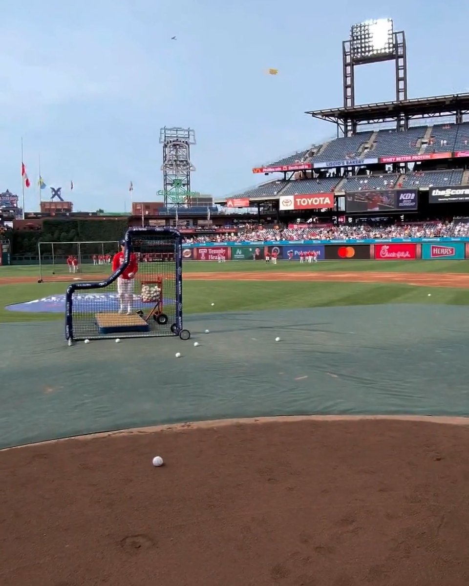 Hop in the cage with Sal Stewart at the 2026 #AllStarGame as he wears Oakley Meta Glasses ⭐️😎