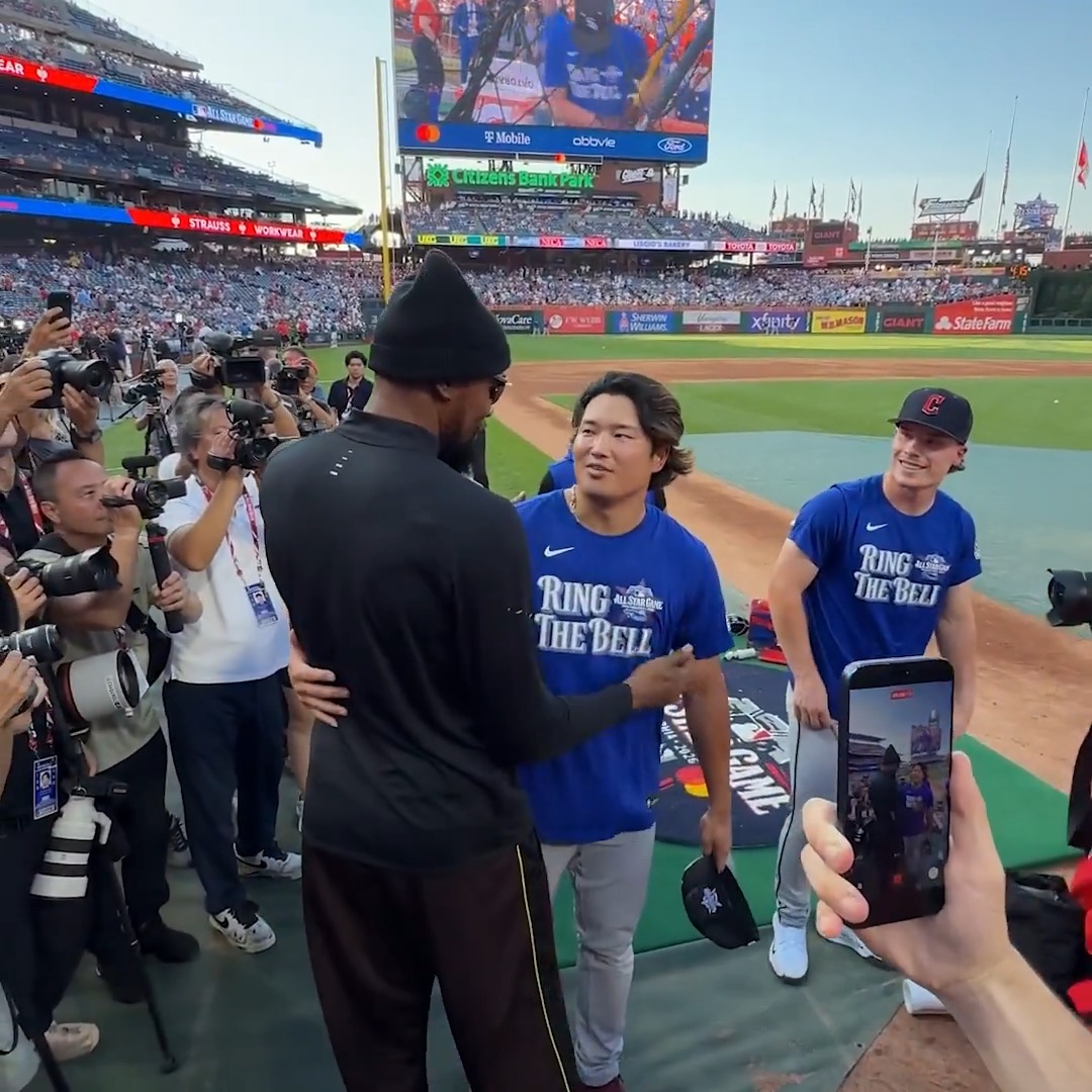The celebs are out for the All-Star Game 🔥 Kevin Durant meets up with Munetaka Murakami and Travis Bazzana during BP!