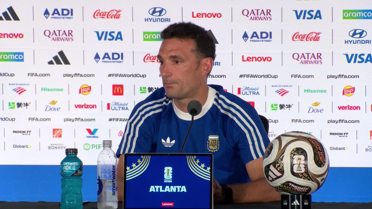 Las preciosas palabras de Lionel Scaloni a Luis de la Fuente 😍👏 "Se lo merece, es un gran tipo. Lo que se ve de su selección es como todos queremos que se vea la nuestra" #DAZNMundial #FIFAWorldCup