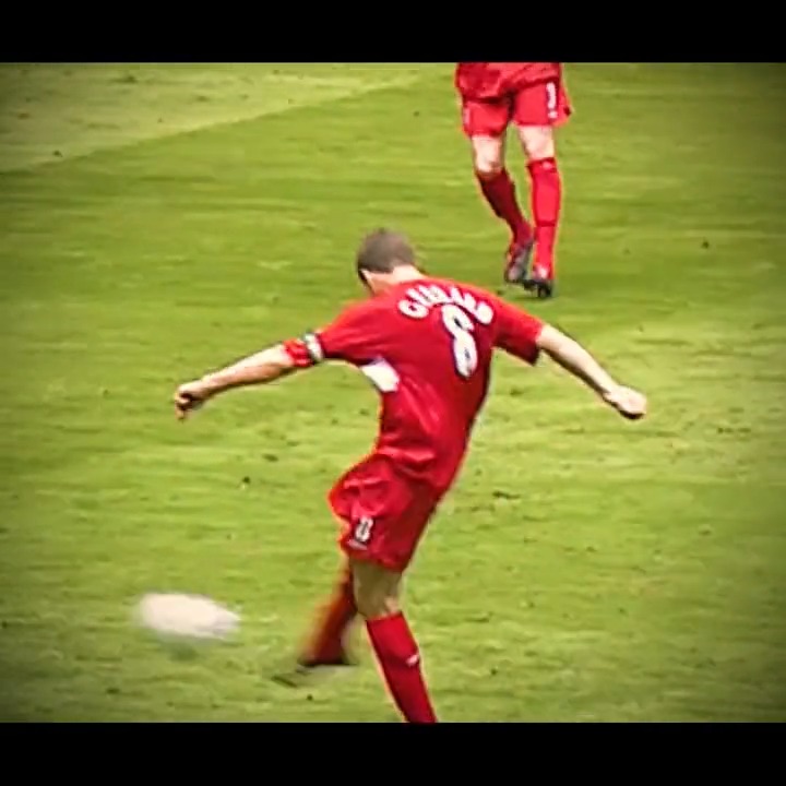 Scaloni en conferencia: “la gente del West Ham no tiene buenos recuerdos míos, no me fui bien” Lionel la sacó al lateral por fair play al ver la lesión de Cissé, en el último minuto de la FA Cup 2006, ganando 3-2 al Liverpool. Al reanudarse el juego, su rechazo queda corto, le queda a Gerrard y clava este bombazo (ya había hecho otro golazo y asistencia) y terminan perdiendo por penales. Ese fue su último partido en el club.