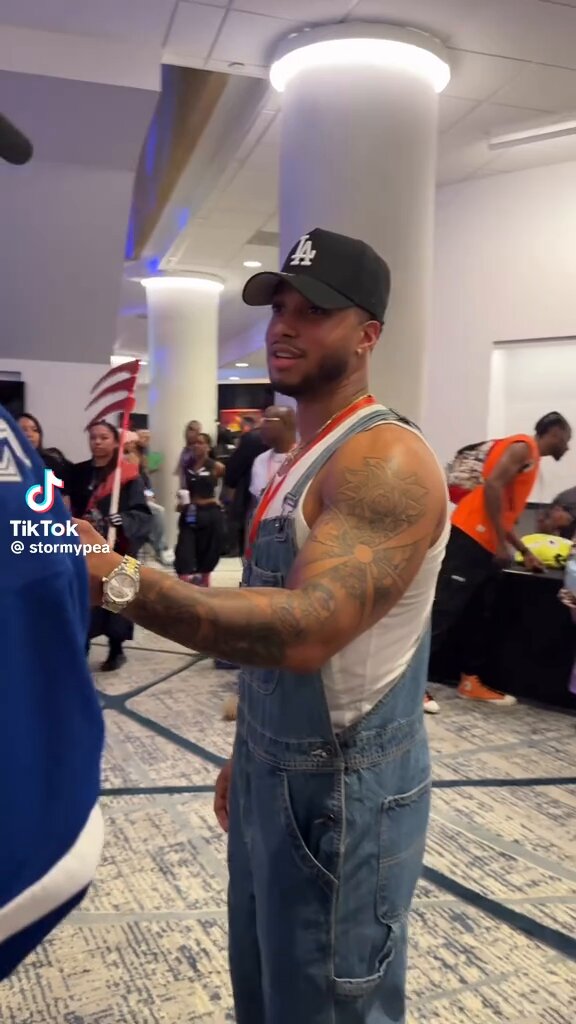 Y’all looking for the niggas at the club when they really at BlerdCon.