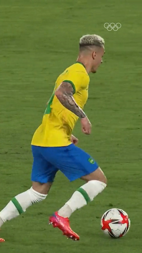 8 dos 11 que jogaram a final das Olimpíadas contra o Brasil, estão na seleção da Espanha nessa Copa Quatro a cinco são titulares, até o treinador é o mesmo O Brasil ganhou dessa seleção, Antony voou vs Cucurella. Uma transição bem feita colhe frutos