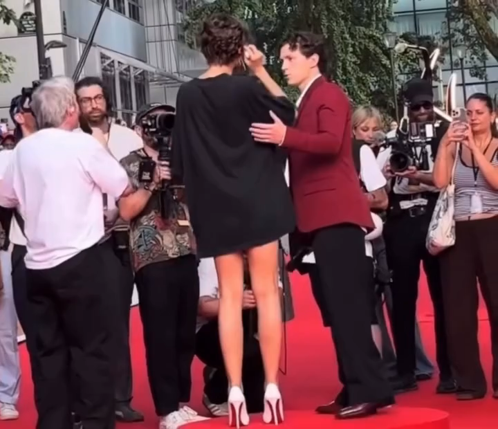 Tom asking Zendaya if she needs water during a sweltering Paris press call is melting our hearts almost as fast as the heat 🥵😭 📽️: Getty / tom.and.daya #tomholland #zendaya #tomandzendaya