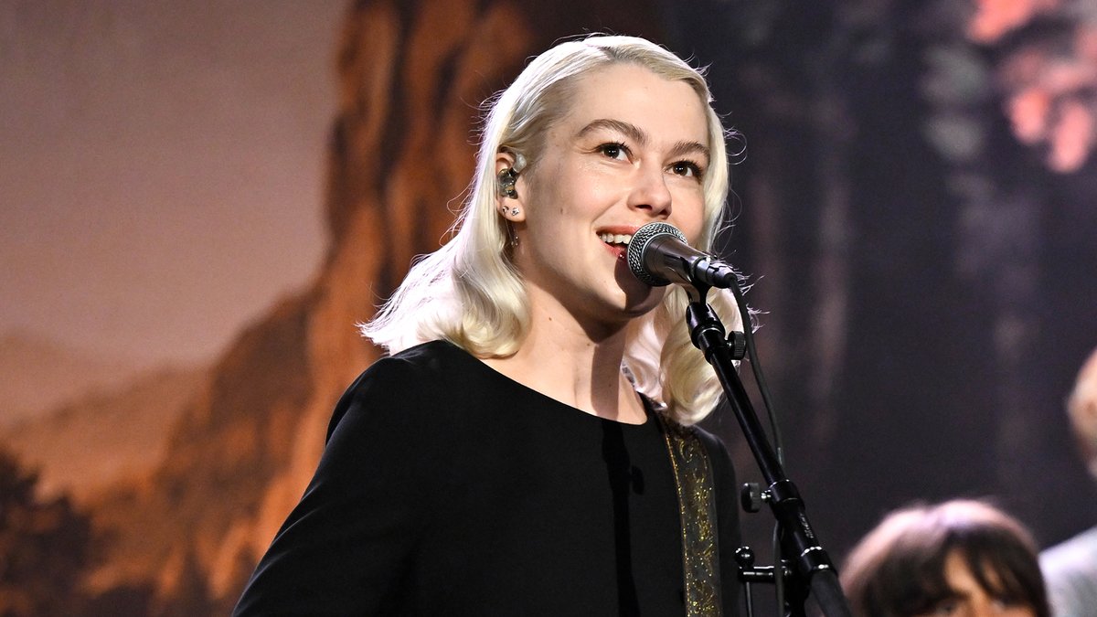Phoebe Bridgers closes out the show with a surprise performance of “Lost Boys”! Watch the full performance ⬇️ #FallonTonight