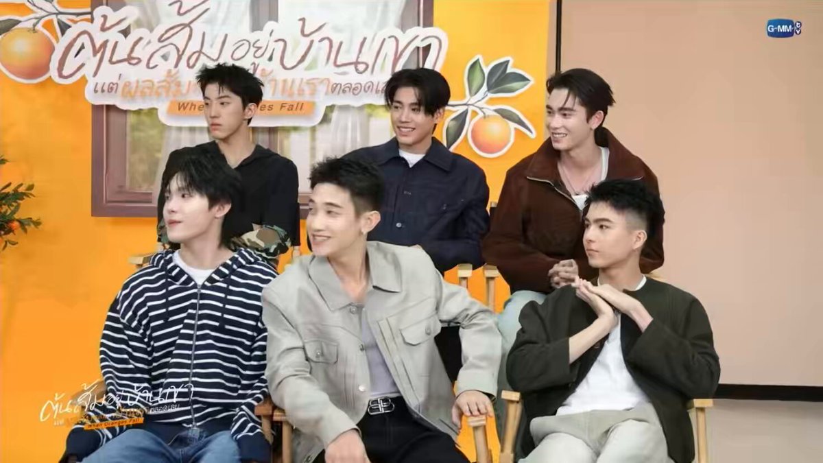 💬 : รู้สึกยังไงบ้างที่คลิปที่คุณใส่เสื้อแจ็คเกตสีดำเป็นไวรัล โปร : คนดูเป็นล้านเลยป๊ะ จัสติน : ผมดีใจมากครับ มากๆ 💬 : วันนี้ขอไวรัลหนุ่มชุดน้ำตาล แมสเพราะความหล่อกุชอบมาก WOF FINAL PRESS TOUR #WhenOrangesFallLive #justinmmoir justinmmoir