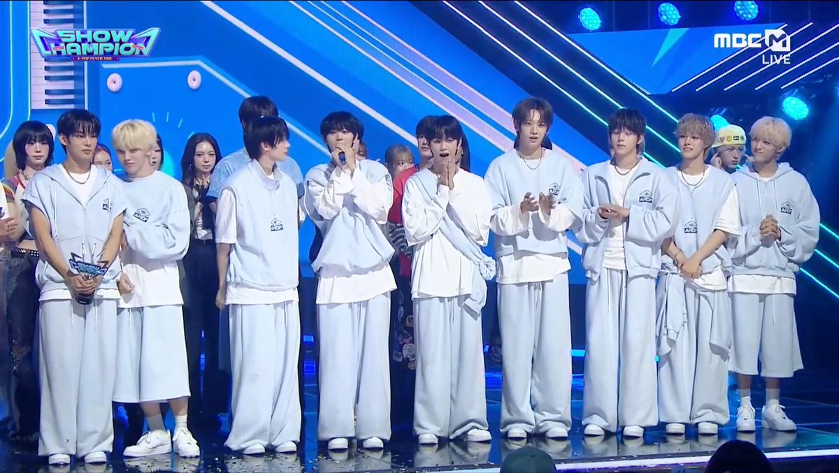 🏆 AHOF’s “RUN TO YOU” earns its 1st win on Show Champion today. Congratulations to AHOF and FOHA! 🏃♂️🎉 #RUNTOYOU1stWin #RUN_TO_YOU1stWin #AHOF7thWin #AHOF #아홉 (260715)