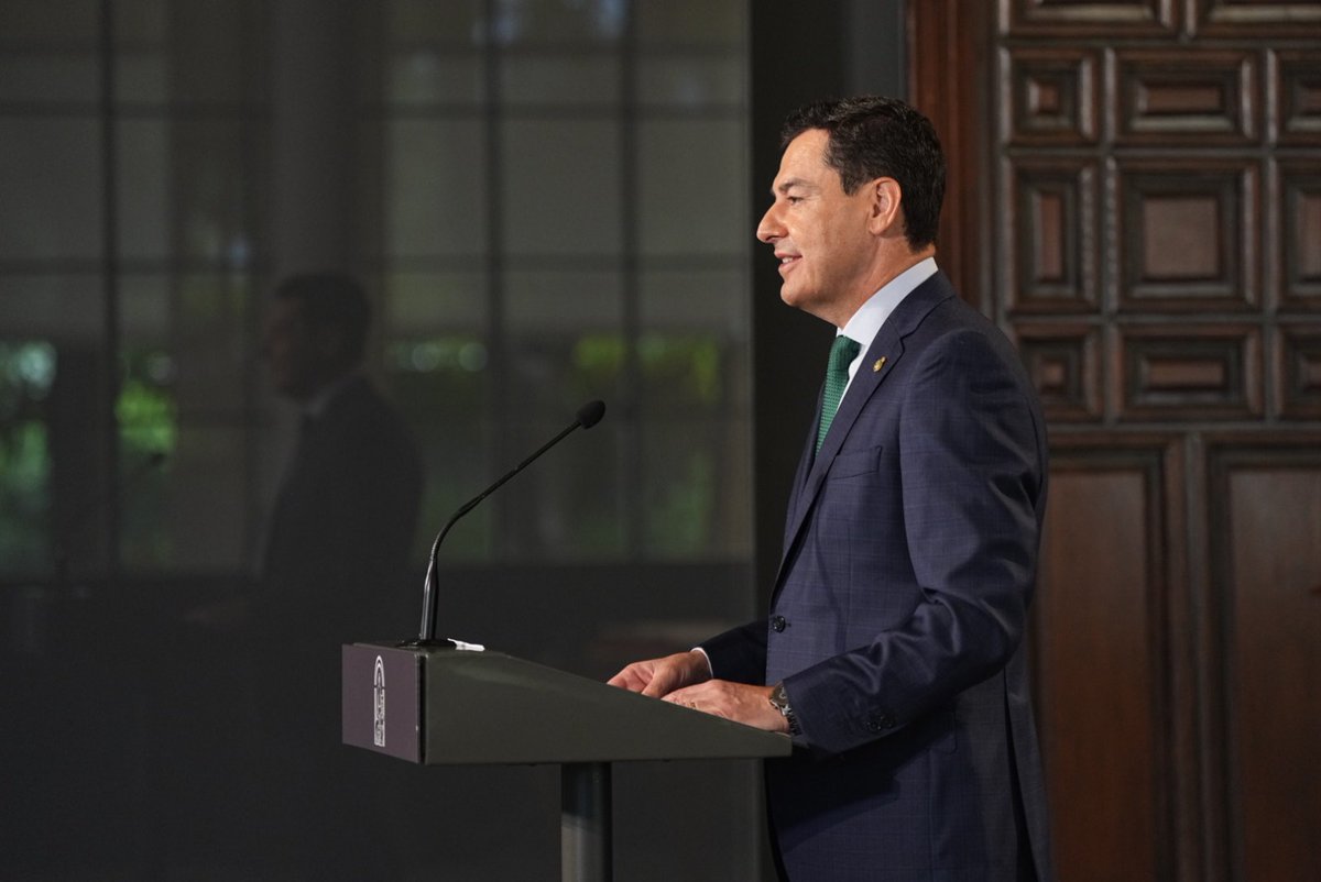 Lo hemos logrado. Hemos evitado el bloqueo y hoy empieza el mandato de un gobierno a pleno rendimiento que va a defender el interés general desde el minuto uno. Este es el Gobierno de toda #Andalucía y de todos los andaluces. Piensen lo que piensen y voten lo que voten.