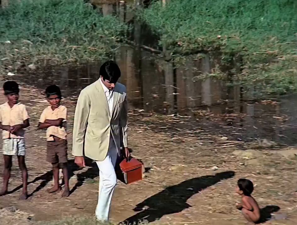 55 साल पहले रिलीज़ हुई फ़िल्म 'आनंद' आज भी प्रासंगिक है। क्या आज ऐसी फ़िल्म बनाई जाएगी? और अगर बनाई भी गई, तो क्या उसे रिलीज़ मिल पाएगी?