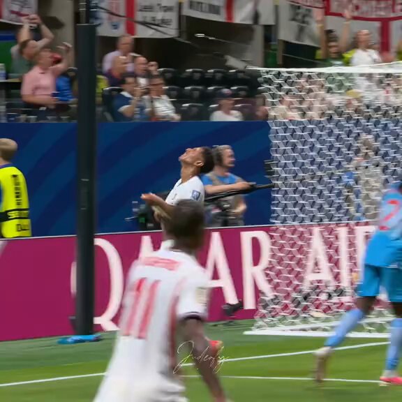 Hoy es la semifinal y ustedes quieren que gane Inglaterra para ver perder a Argentina, yo quiero que gane para seguir viendo a bellingham todo sudado y enojado 🫦🫦 (Y también para que pierda arg)