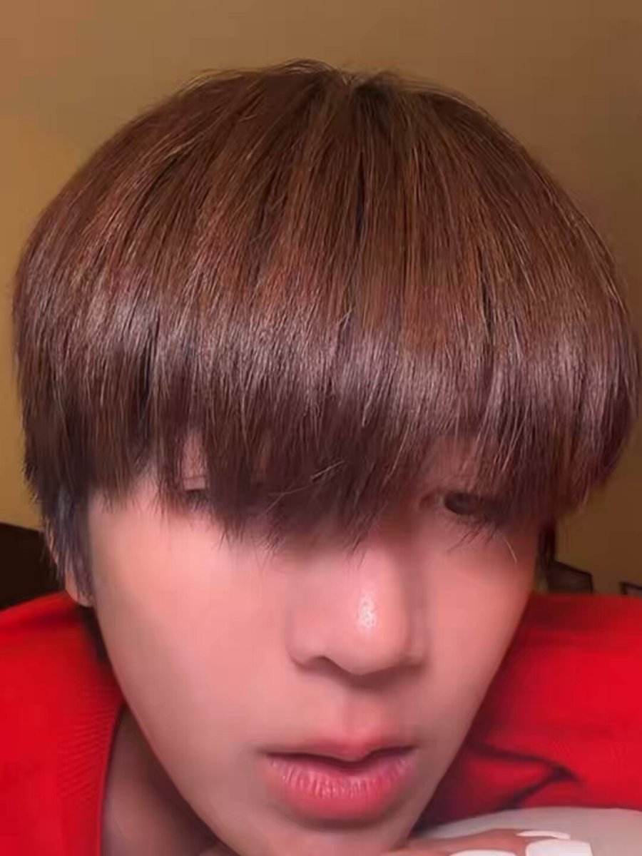 ‘ คือหนูแบกของมาเยอะมาก แล้วตอนนั้นยังไม่มีใครมา แล้วตอนนั้นหนูมาเร็ว หนูมาพร้อมพี่เงิน ชีช่วยหนูถือของแบบเอามาหมดมือเลยอ่ะ เหลือแค่กระเป๋ามิวมิว อันที่เหลือคือ มาๆ เดี๋ยวพี่ช่วย นี่แบบ อุ้ยพี่เงินเกรงใจ แต่ชียกไปแล้ว รู้สึกว่ามันประทับใจจัง เขาทรีตชั้นเหมือนผู้หญิงตัวน้อยอ่ะ ’ #cooheart #ngernnn