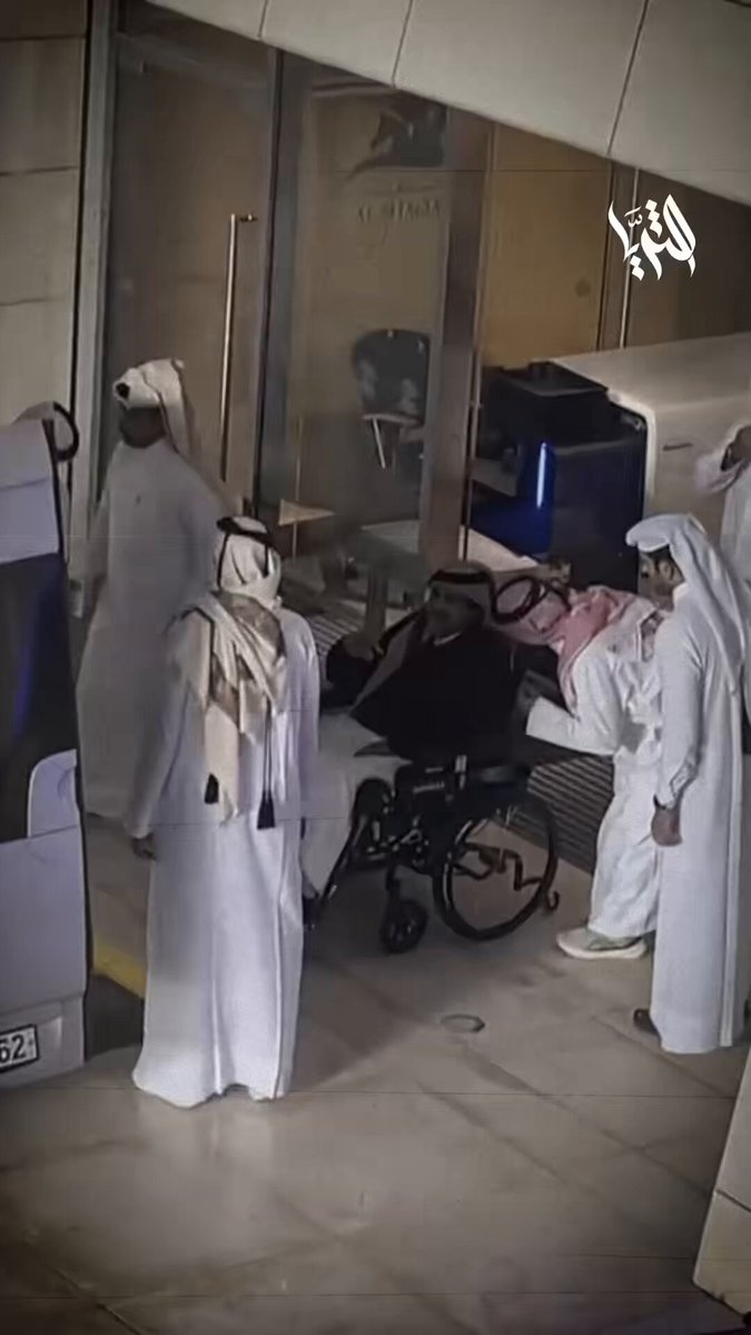 "يبكي حمد.. هذا حمد بن خليفة 💔" مرثية لامست قلوبنا جميعاً في وداع "العود" وفقيد الأمة، صاغتها مشاعر الصدق والوفاء من كويت العز 🇶🇦🇰🇼 نسأل الله العلي القدير أن يتغمد الأمير الوالد بواسع رحمته ومغفرته، وأن يلهم أميرنا، وعائلته الكريمة، وشعبنا الصبر والسلوان. أبيات الشاعر الكويتي: محمد بن ماضي العايد الهاجري 🎙️✨