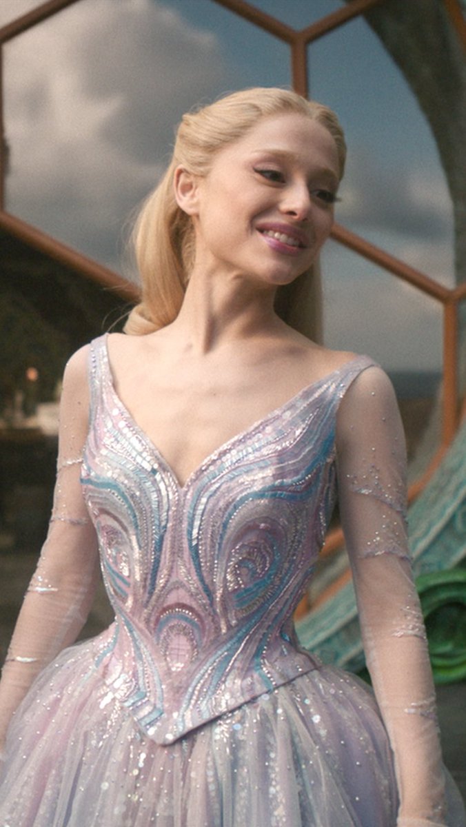 Thank goodness for Glinda 🩷