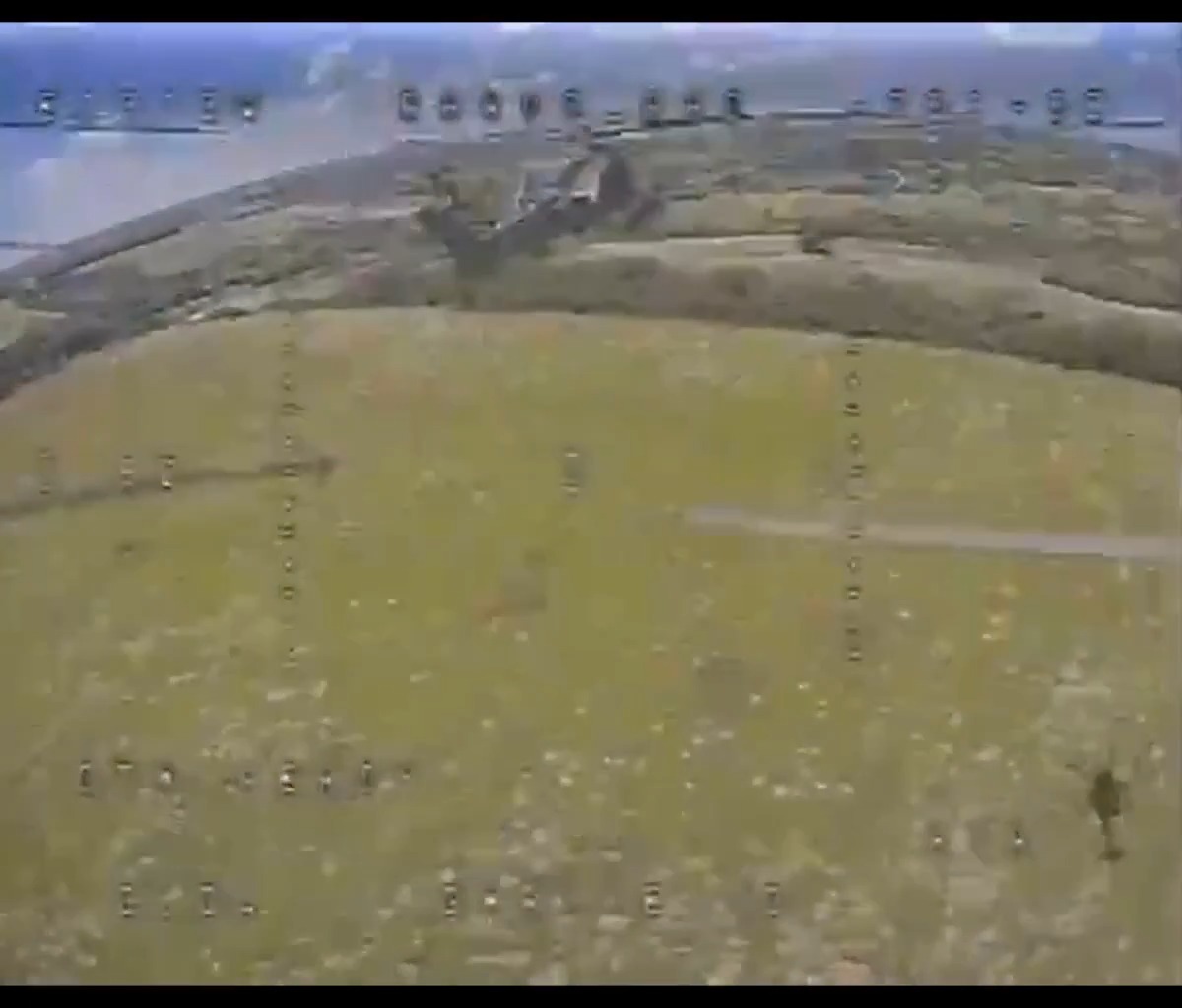 Reportedly recent footage from a Ukrainian FPV drone attacking a Russian Mi-28N attack helicopter in the Belgorod region 🚁 Avoid drone warfare accordingly... #war #ukraine #russia #MI28n #helicopter #drone