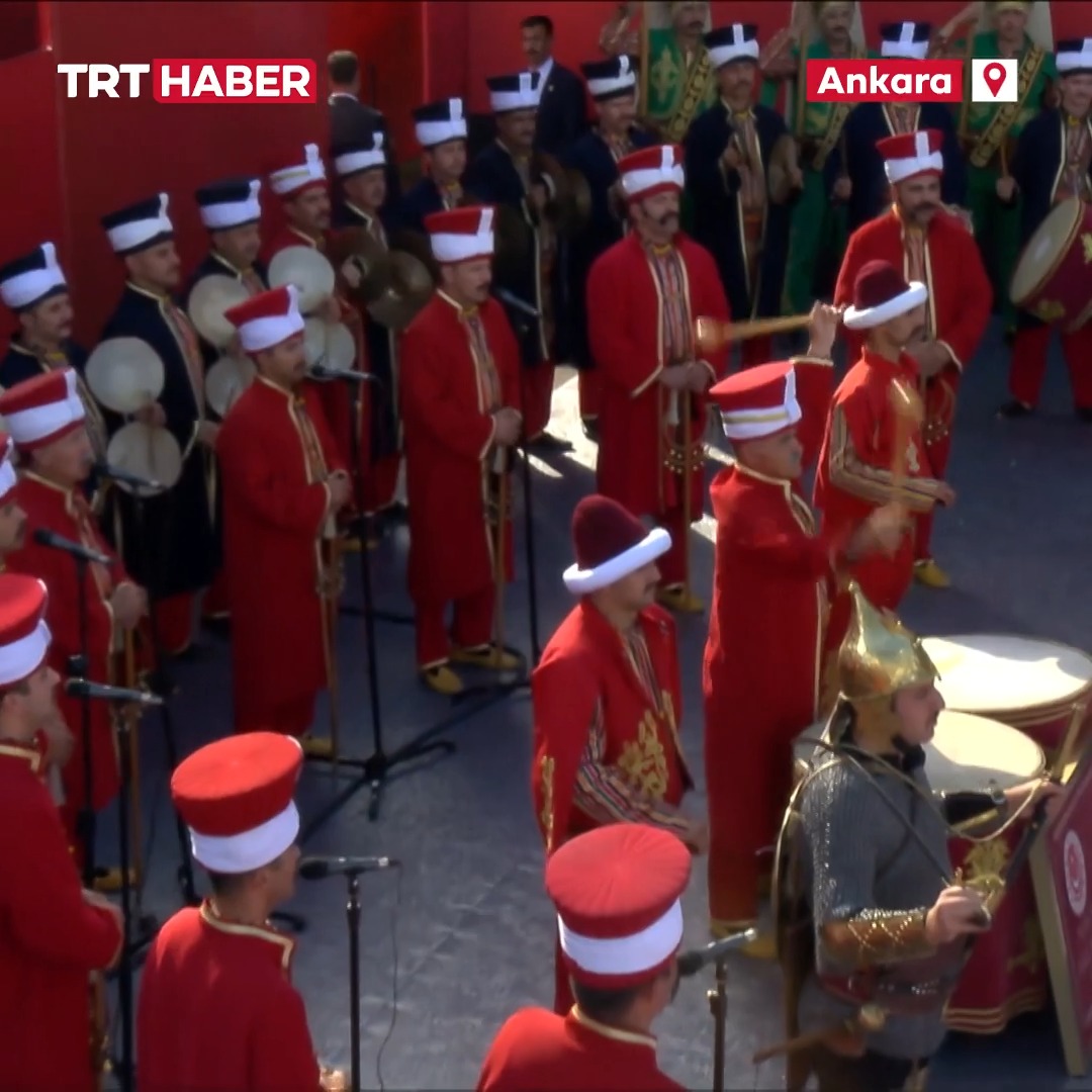 🇹🇷Başkent Millet Bahçesi'nde binlerce kişi mehteran gösterisini coşkuyla izledi. #15Temmuz #ZaferBizim