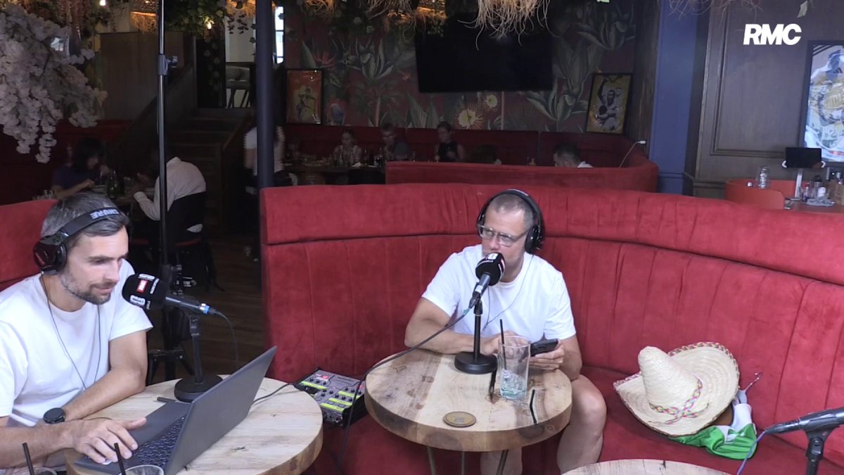 🗣💬 Dugarry : "On m'a dit que Deschamps est le plus grand sélectionneur des Bleus de l'histoire. Il a toujours négligé le jeu collectif au profit des individualités. Sur six compétitions, il en a gagnée une. Au final, il a le même palmarès qu'Aimé Jacquet et Roger Lemerre."
