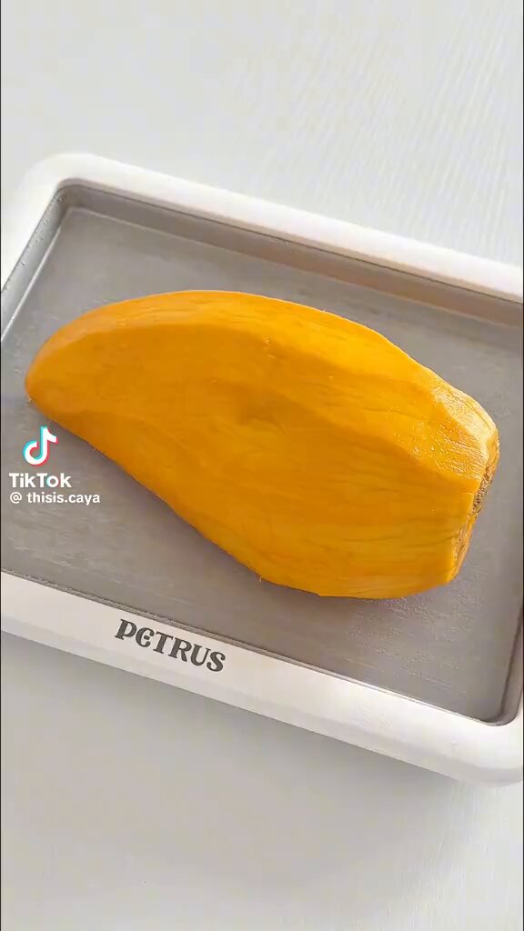 Making fruit ice cream, looks great! 🍦
