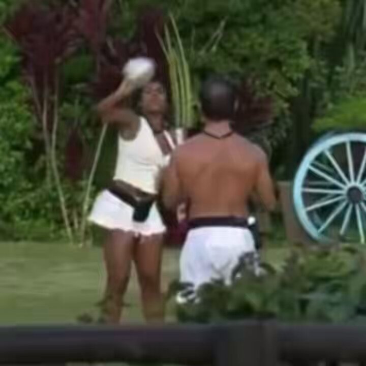 as fãs da gabi e da alanis brigando pra ver quem tem a fave mais imaculada, santificada, beatificada do planeta