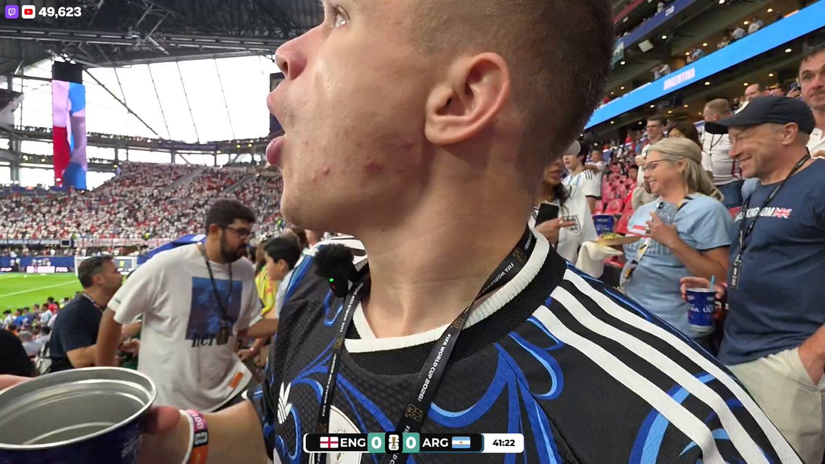 Jynxzi starts freaking out after Lionel Messi waved at him in the stands during warmups for the Argentina vs. England World Cup match 🤯