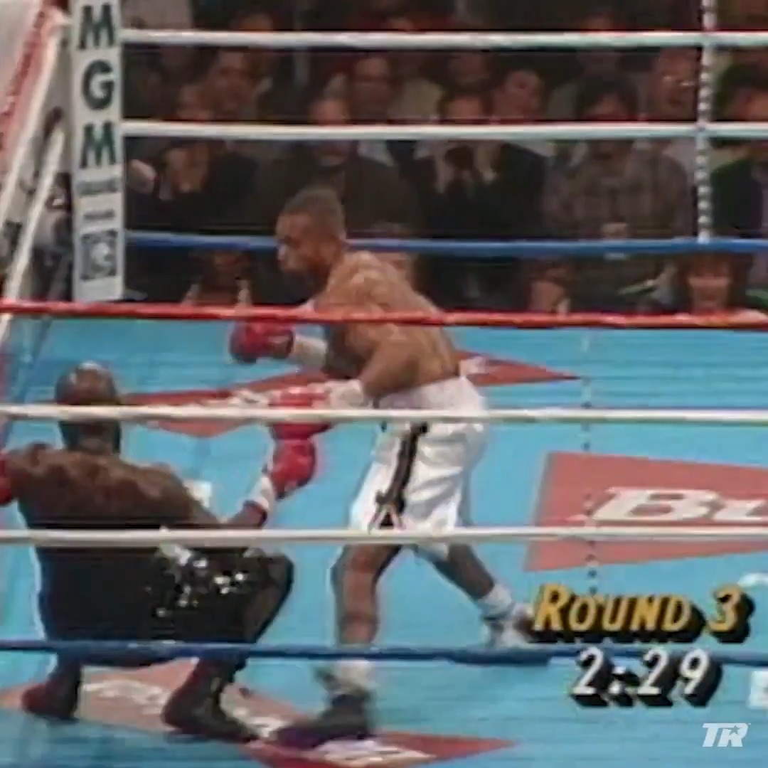Roy Jones Jr. was in his BAG vs James Toney 🥶 Watch the best of both legends today on our 24/7 YouTube livestream. ➡️