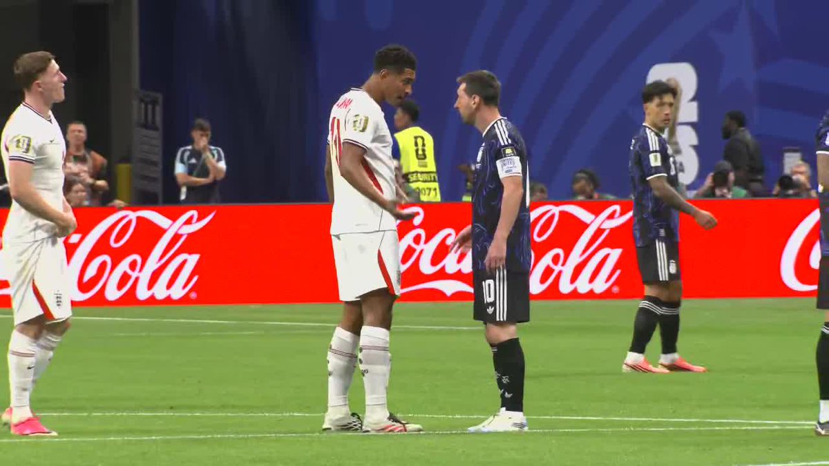 ¡ARRANCÓ PICANTE! El cruce cara a cara de Messi con Bellingham. 🎬 #ESPNMundial 📺 Mirá los mejores partidos de la #FIFAWorldCup por ESPN, en el Plan Premium de #DisneyPlus