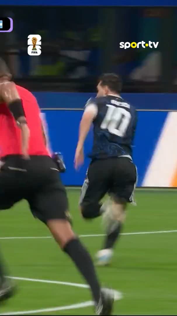 Não está fácil travar Messi 😅 #sporttvportugal #MUNDIALnaSPORTTV #MundialFIFA2026 #Inglaterra #Argentina